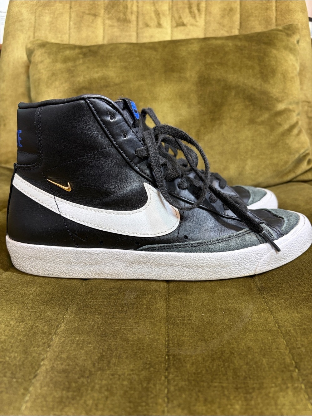 Nike Blazer Mid 77 SE Sisterhood Black Metallic Gold size 9